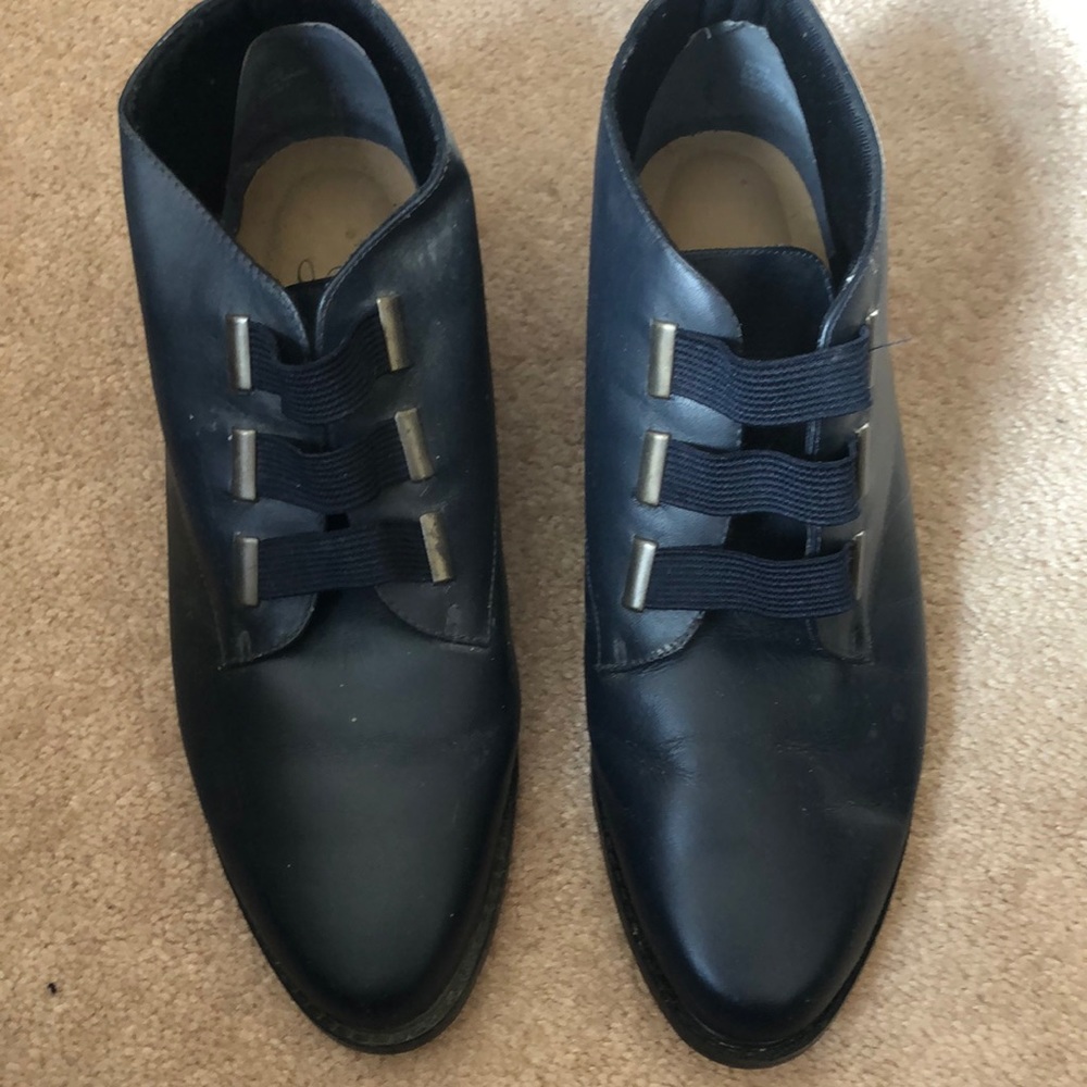 Women’s Life Stride slip on booties!  Navy, size 9M Excellent condition